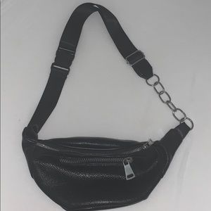 Black fanny pack